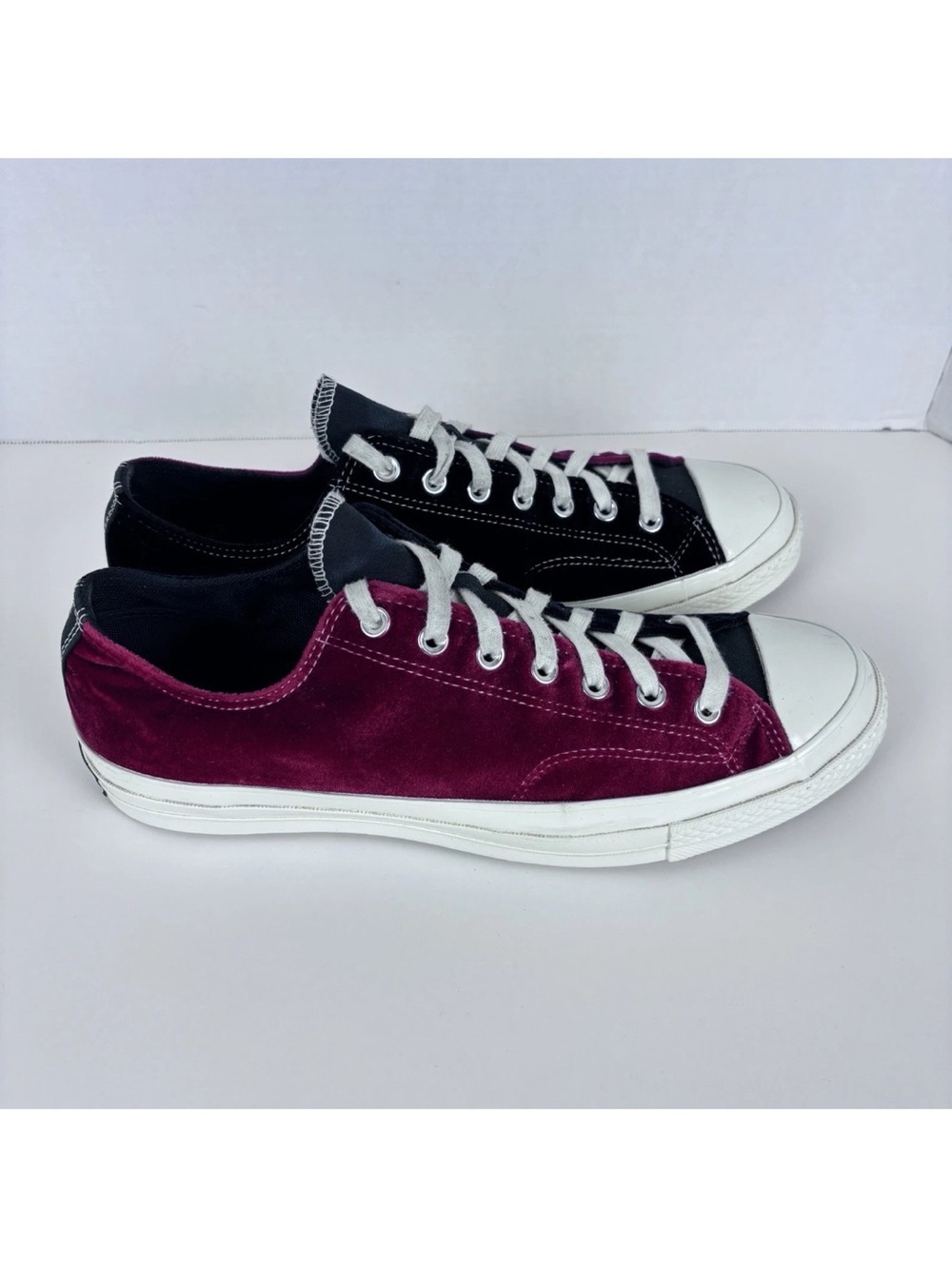 Converse Chuck 70 Low Beyond Retro Velvet Sneakers Men's Size 11.5 Black/Red